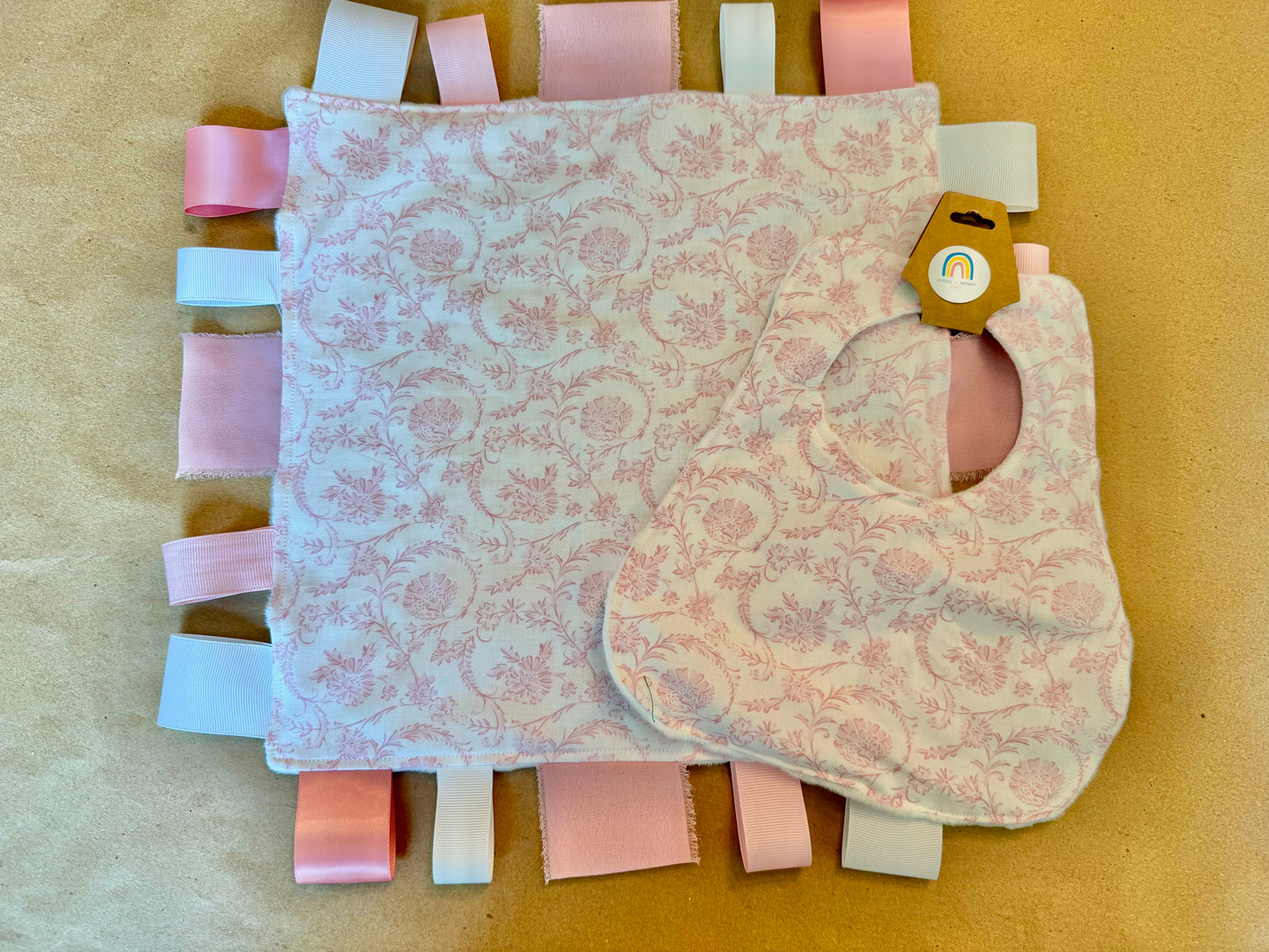 Floral Vines : Bib