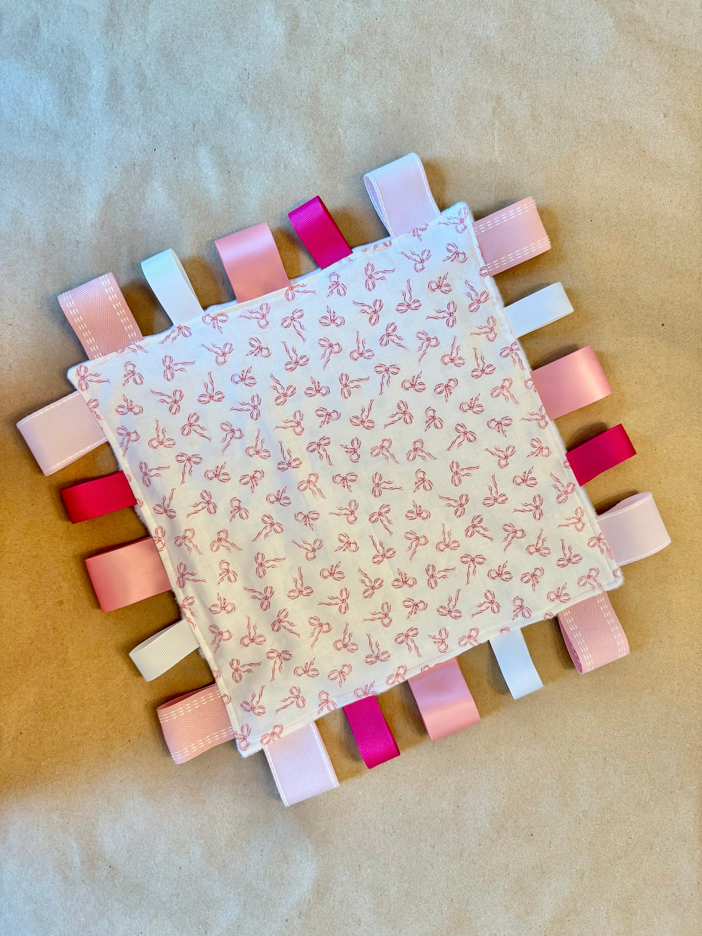 Pretty Bows : Tag Blanket