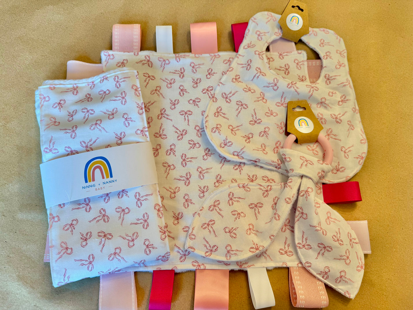 Pretty Bows : Bib