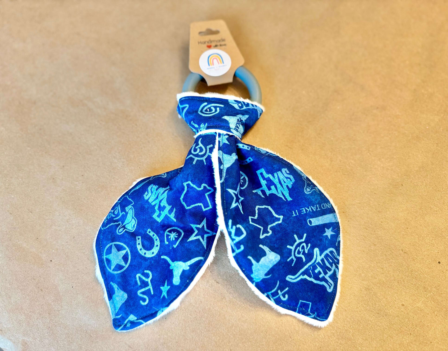 baby infant newborn babies baby gift baby shower gift baby boy baby girl baby shower gift ideas new mom mom-to-be expectant mom baby essentials baby must-haves bandana bib burp cloth sensory tag blanket blankie teether teething ring nursing feeding baby a