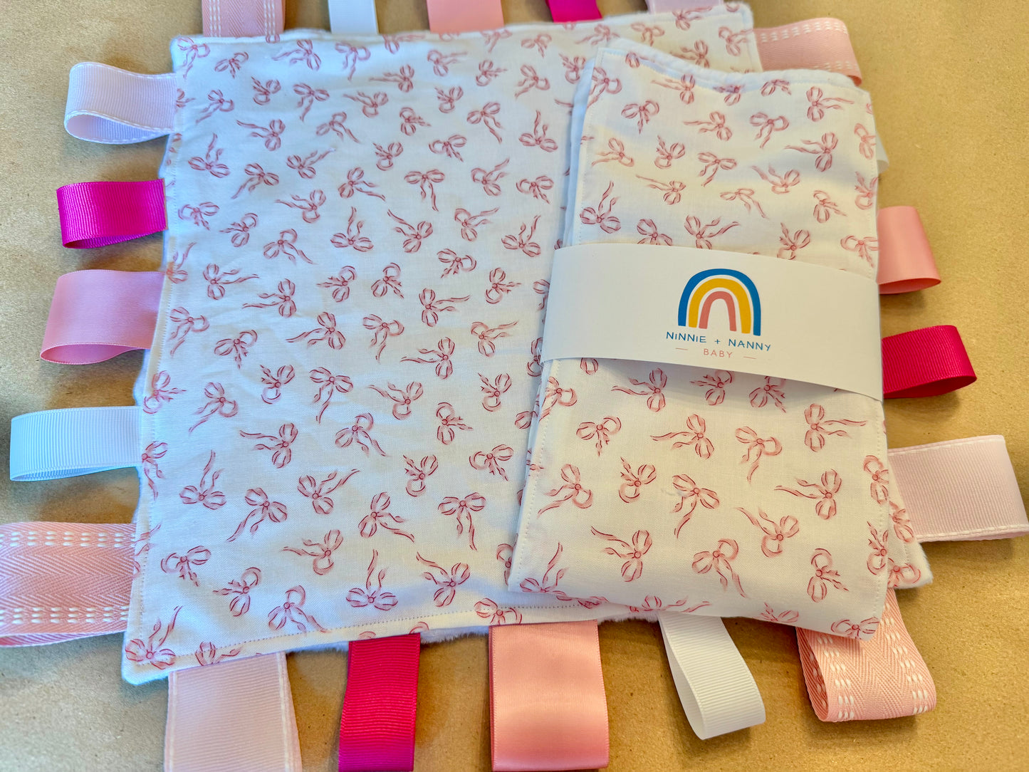 Pretty Bows : Burp Cloth