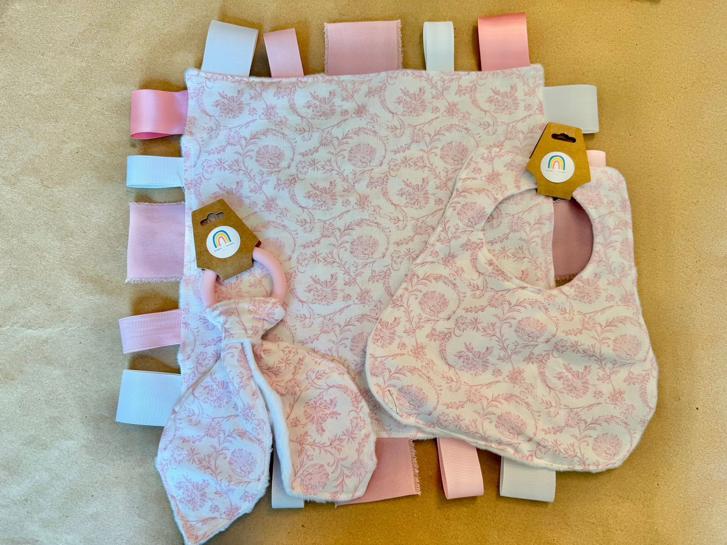 Floral Vines : Bib