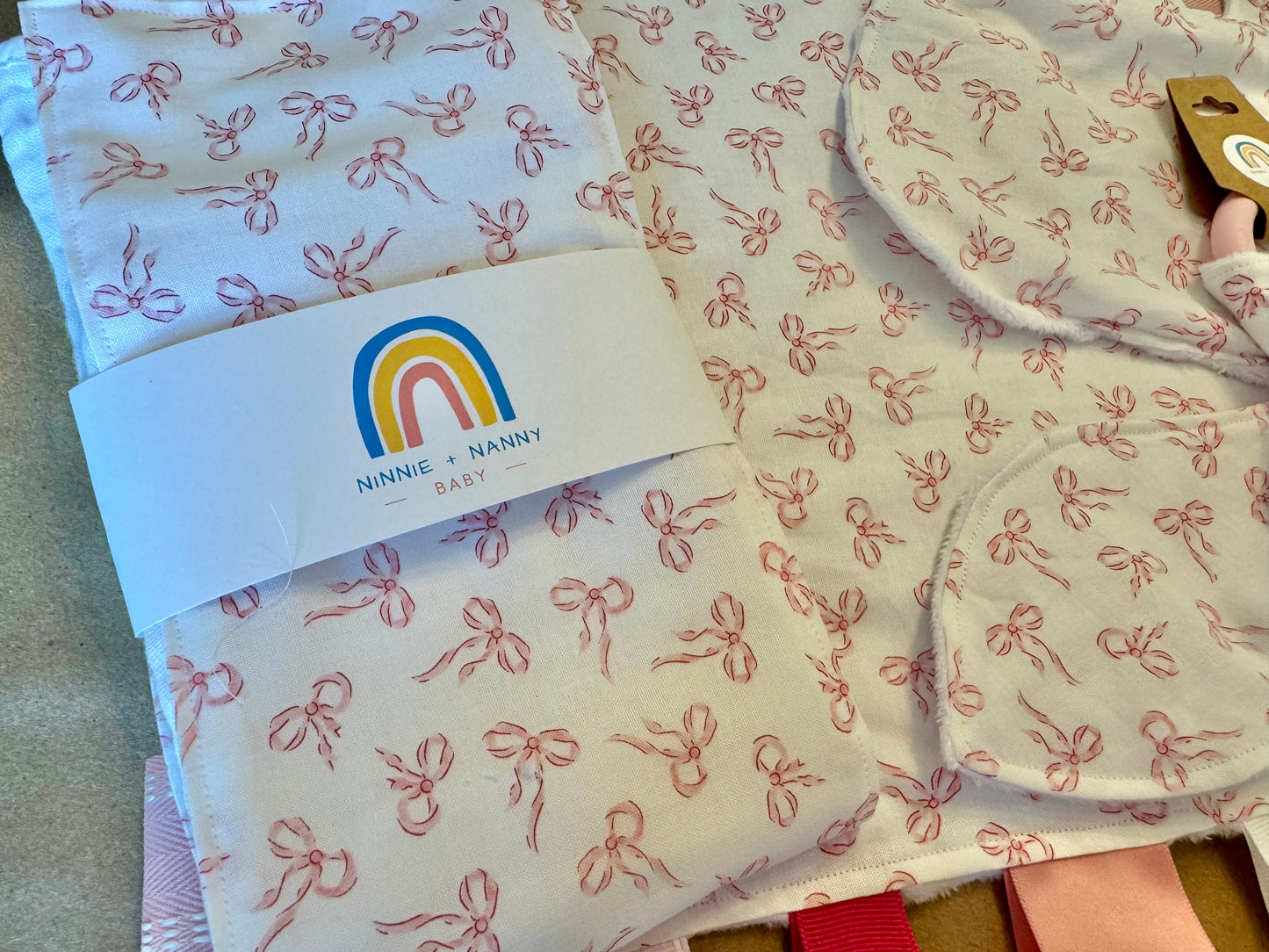 Pretty Bows : Burp Cloth