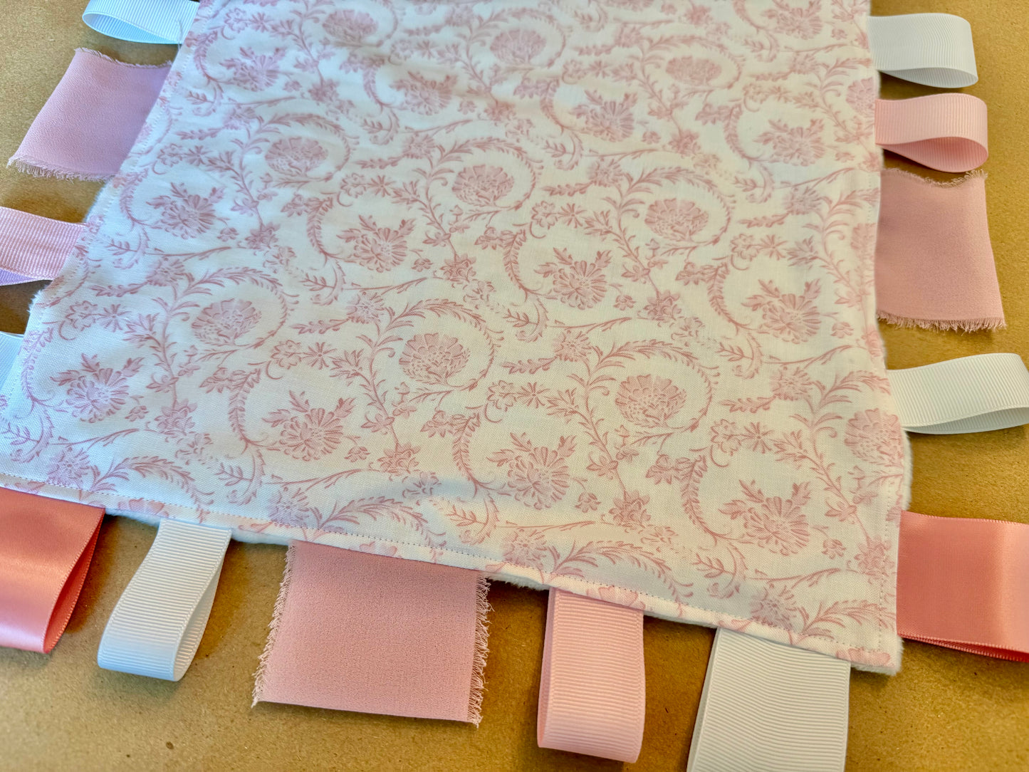 Floral Vines : Tag Blanket