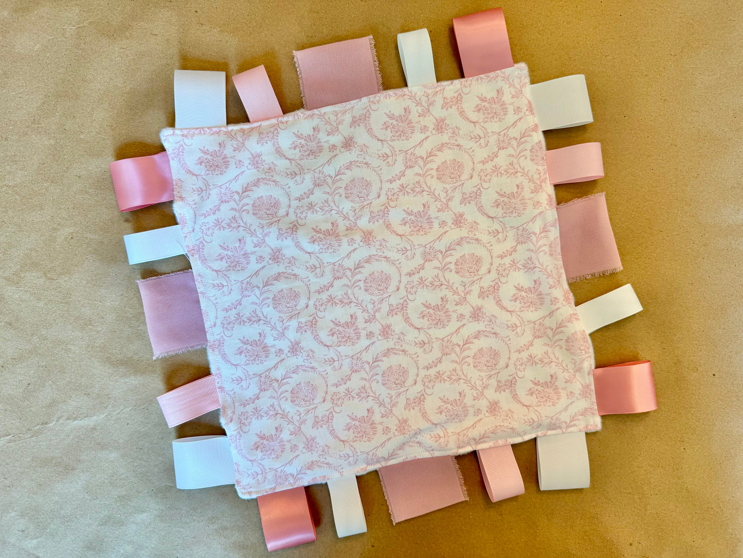 Floral Vines : Tag Blanket