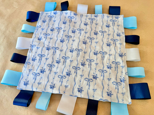 Bows + Bouquets : Tag Blanket