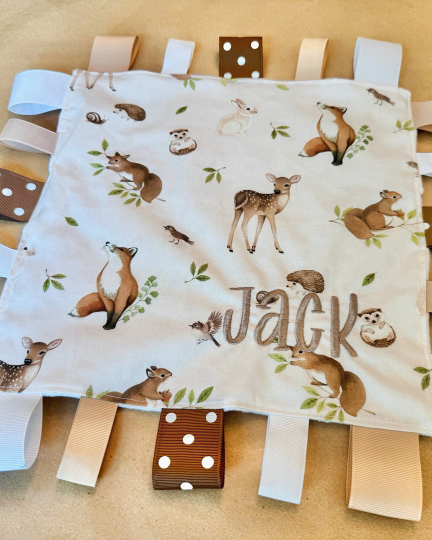 Little Woodland Friends : Sensory Tag Blanket