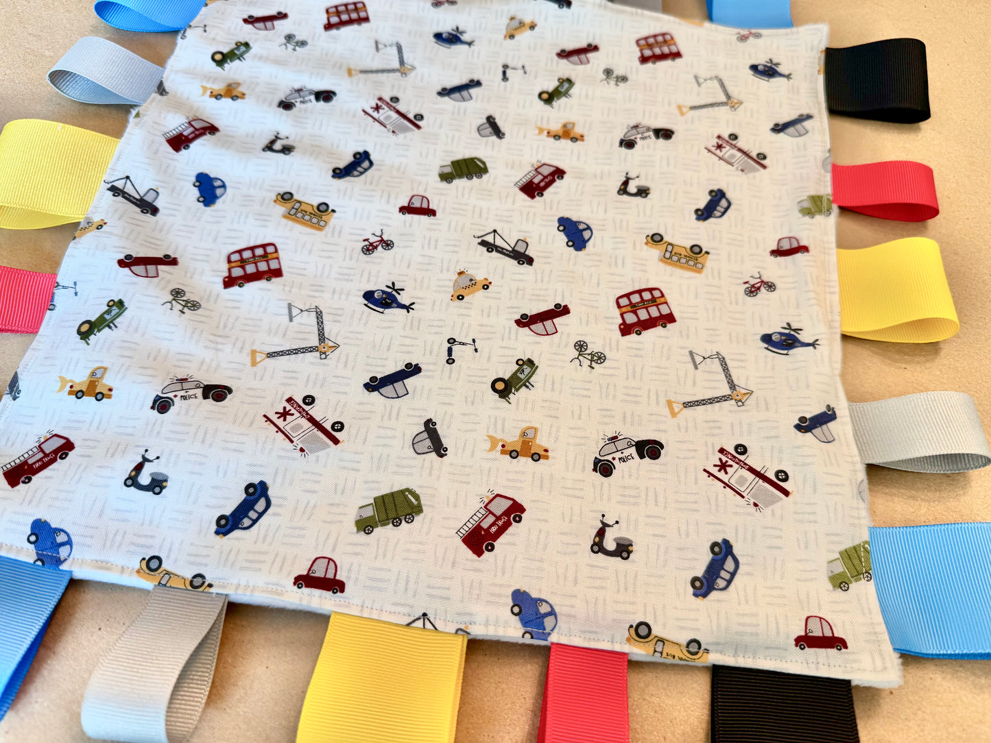 The Wheels on the Bus : Tag Blanket