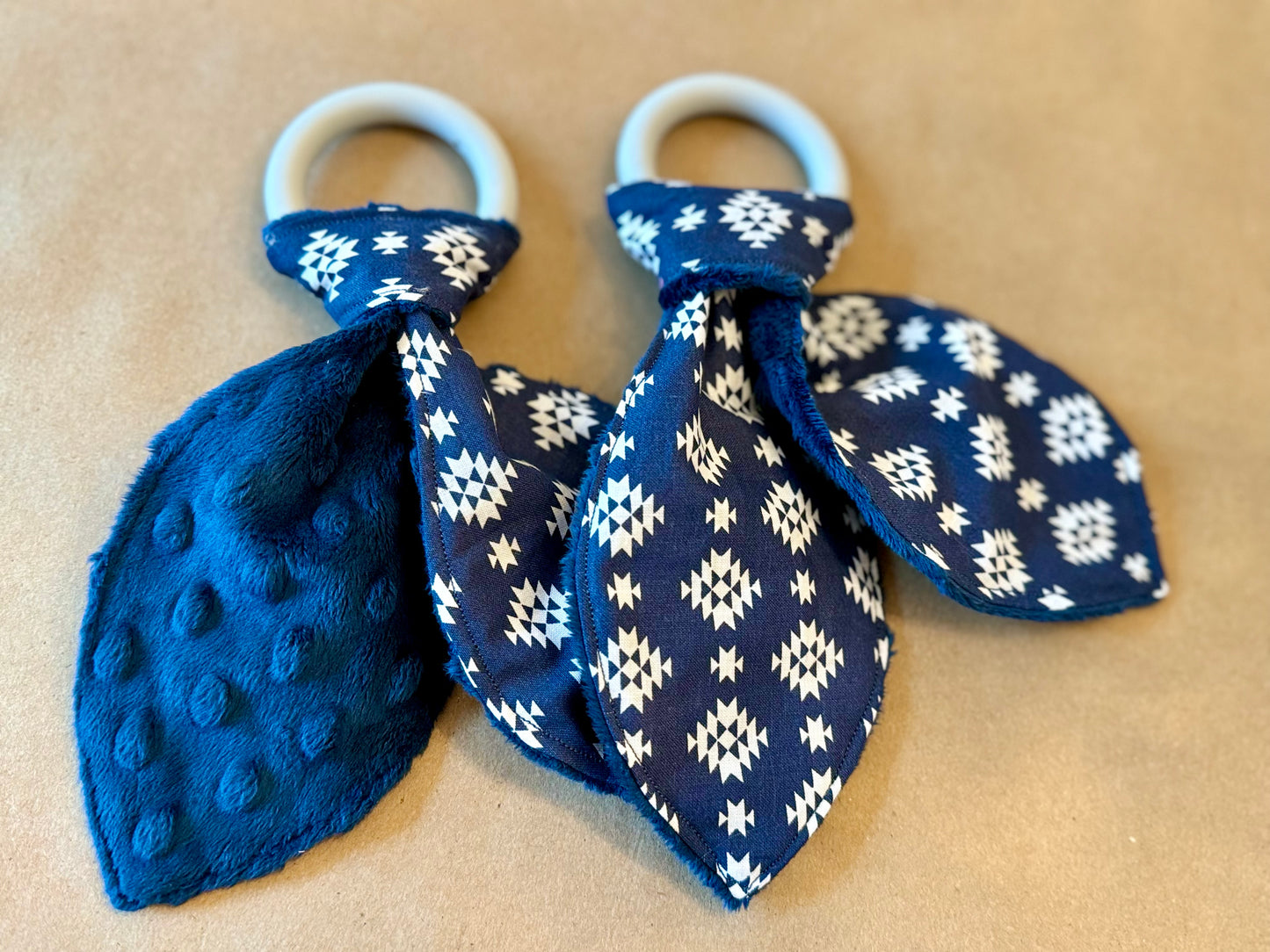 Navy Santa Fe : Teether