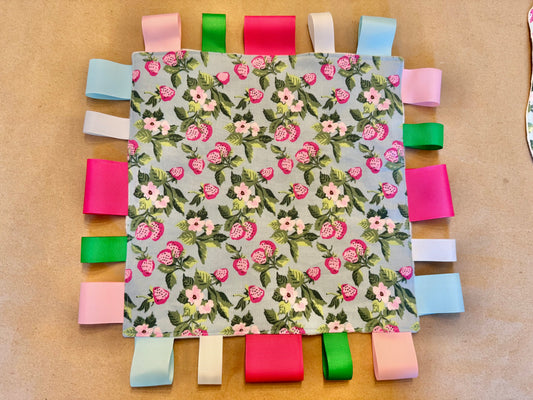 Strawberry Vines : Tag Blanket
