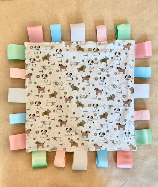 Pretty Puppies - White : Tag Blanket