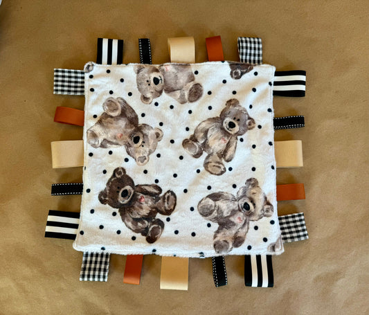 Snuggly Teddy Bear : Tag Blanket