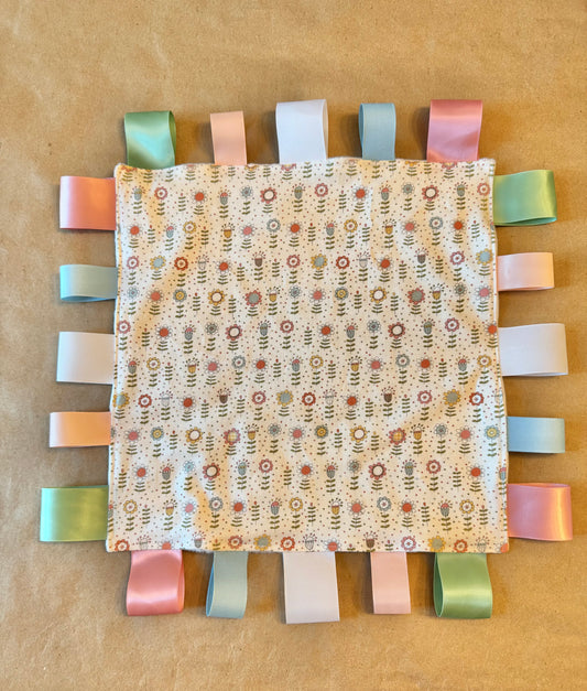 Petite Fleur : Tag Blanket